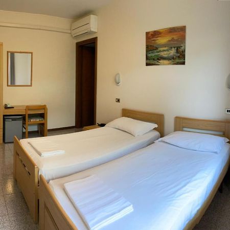 Garni Onda Hotel Torri Del Benaco Cameră foto