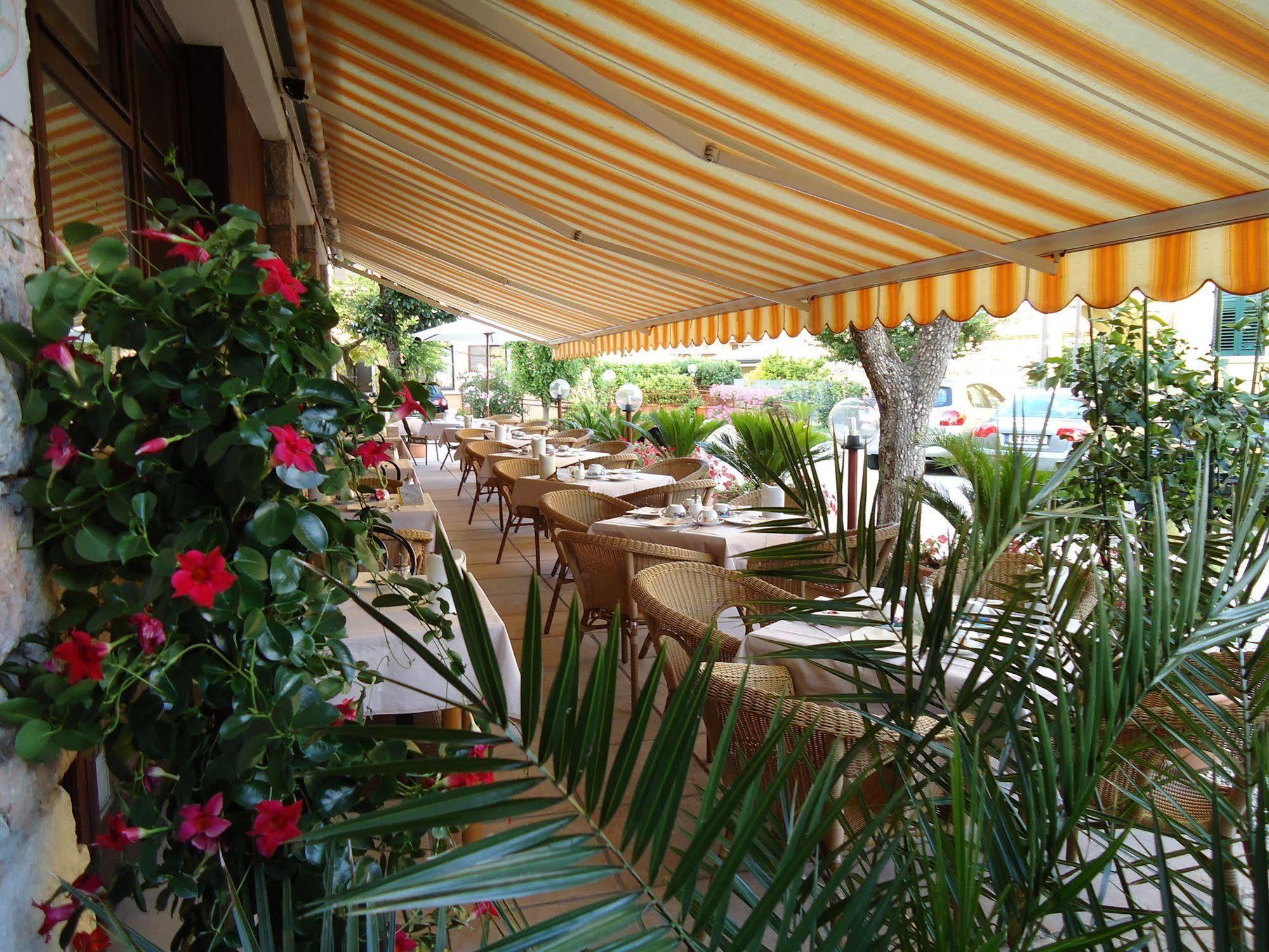 Garni Onda Hotel Torri Del Benaco Exterior foto