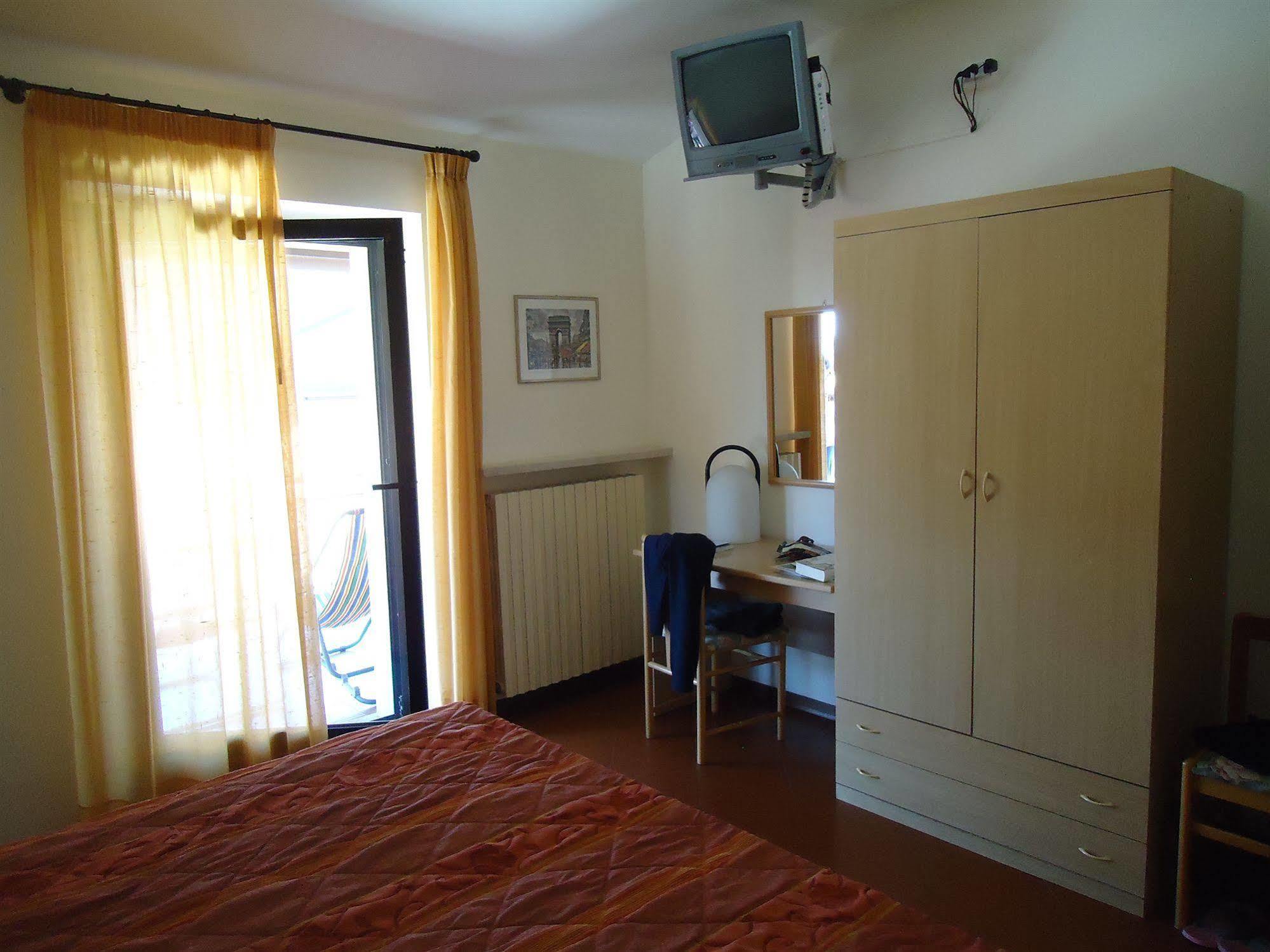 Garni Onda Hotel Torri Del Benaco Exterior foto