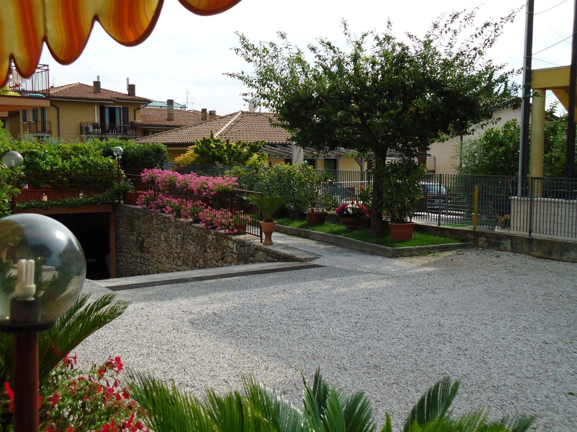 Garni Onda Hotel Torri Del Benaco Exterior foto
